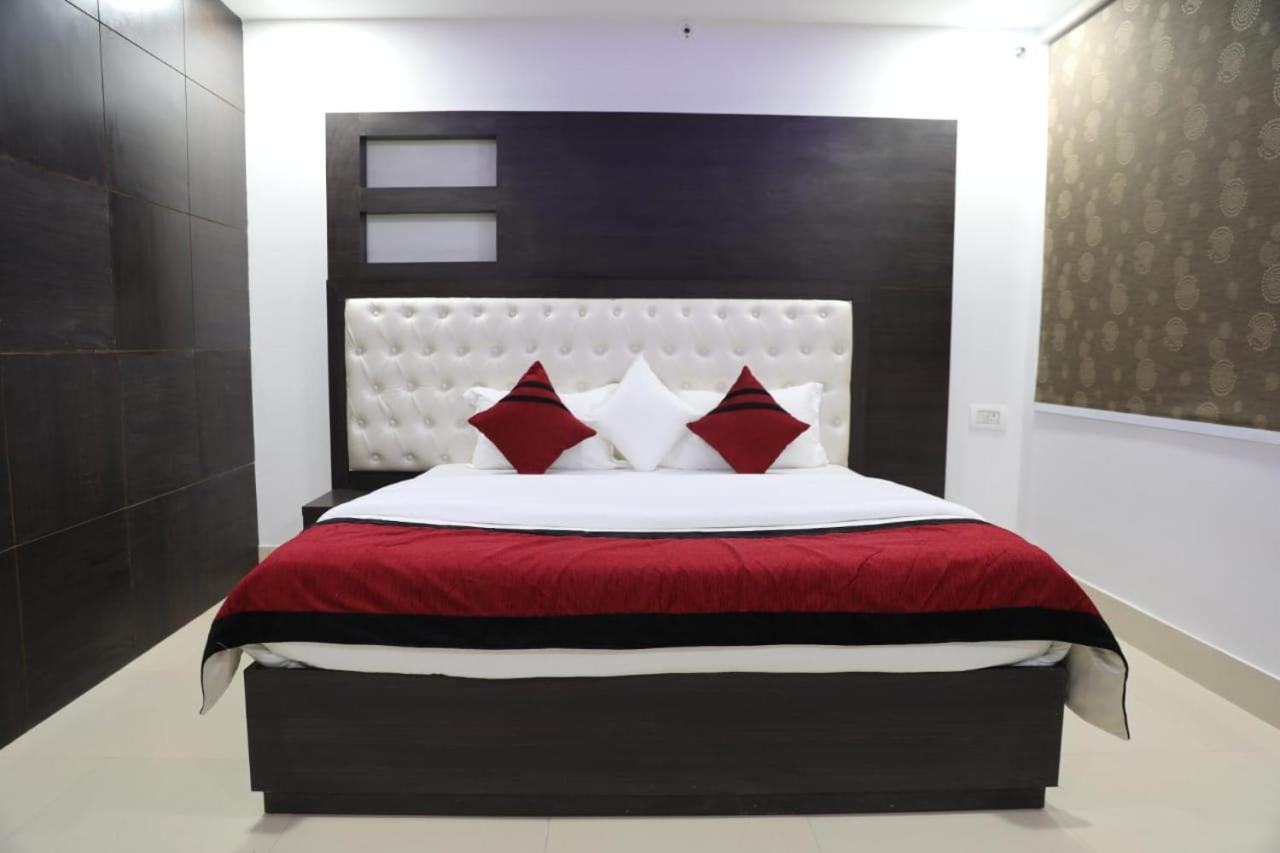 Tiger Den Club & Resort Palia Kalan ภายนอก รูปภาพ